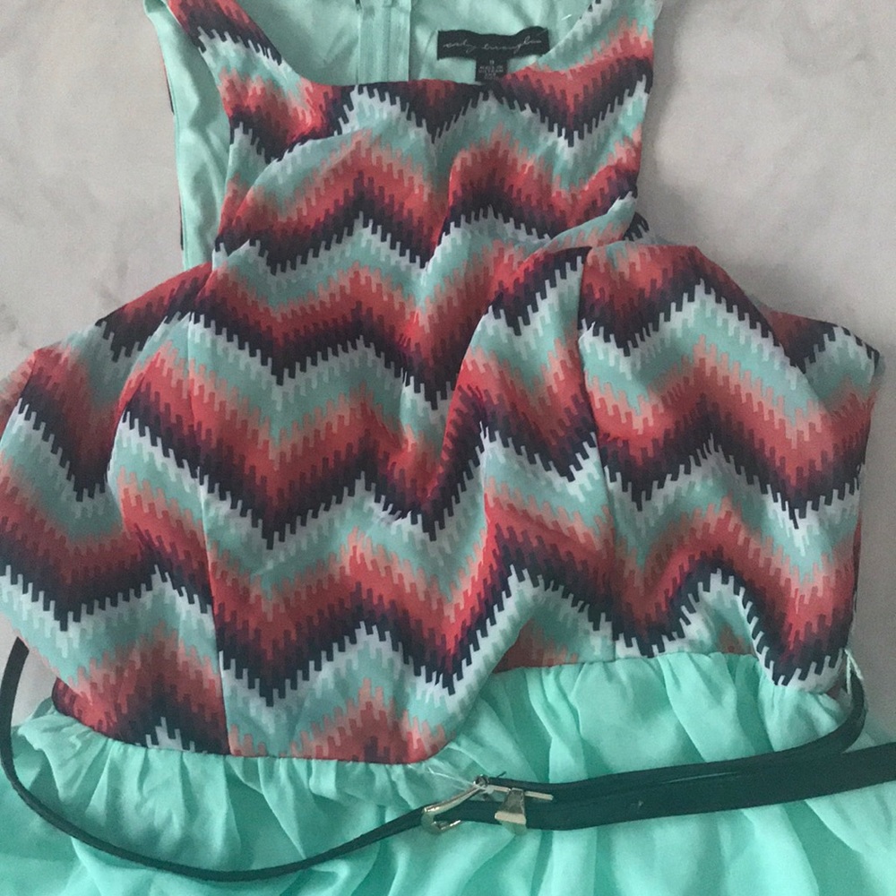 Dress - Picture 3 of 4